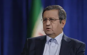 همتی: افزایش نرخ دلار با توجه به جنگ منطقی بود