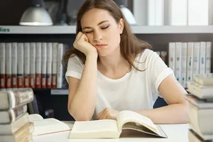 اگر این ۶ علامت را دارید، احتمالا مغزتان از کم خوابی آسیب دیده است