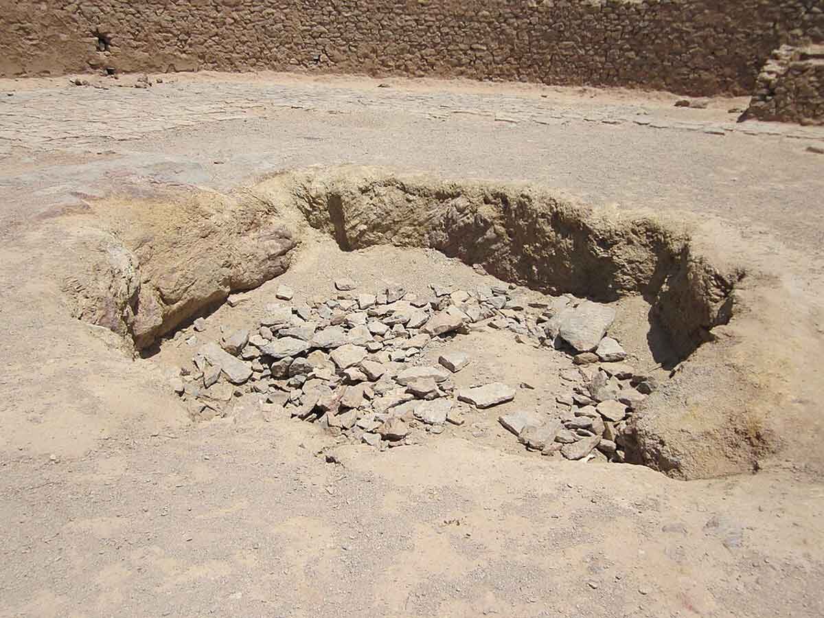 چاله مرکزی دخمه (اکنون غیرفعال) یزد