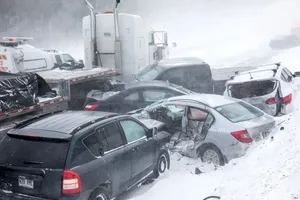 برخورد ۵۰ خودرو در کولاک در ایندیانای آمریکا (فیلم)