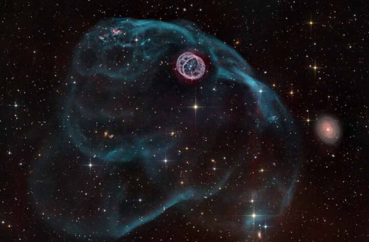 سحابی «لانگمور ۸»(Longmore 8) معروف به «سحابی چرخ همستر»(Hamster Wheel Nebula) توسط «اندرو لانگمور»(Andrew Longmore) در سال ۱۹۷۶ به عنوان بخشی از یک بررسی بزرگتر از آسمان جنوبی کشف شد.