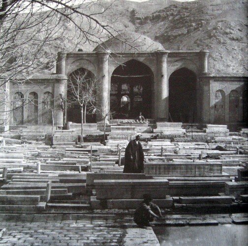 تصویری از آرامگاه حافظیه در دوره قاجاریه