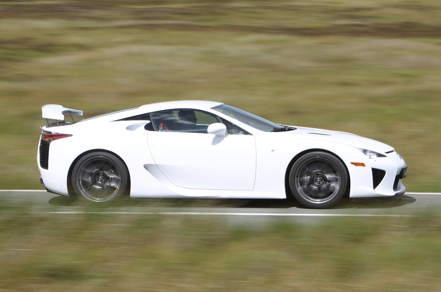 لکسوس ال اف ای (Lexus LFA)