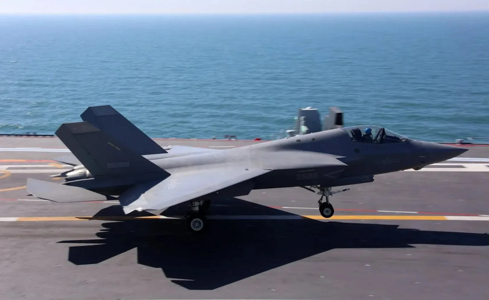 J-35 روی ناو فوجیان