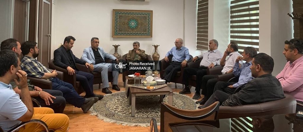 احمدی‌نژاد با دوستان و همکارانش دیدار کرد