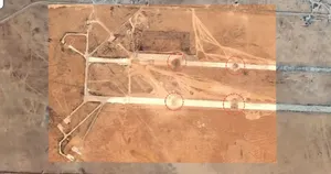 آثار حمله هوایی به فرودگاه ابوالظهور در سوریه از نمای ماهواره‌ای