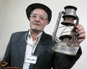 دهقان فداکار و فانوس معروفش (+عکس و متن خاطره انگیز آن درس قدیمی)