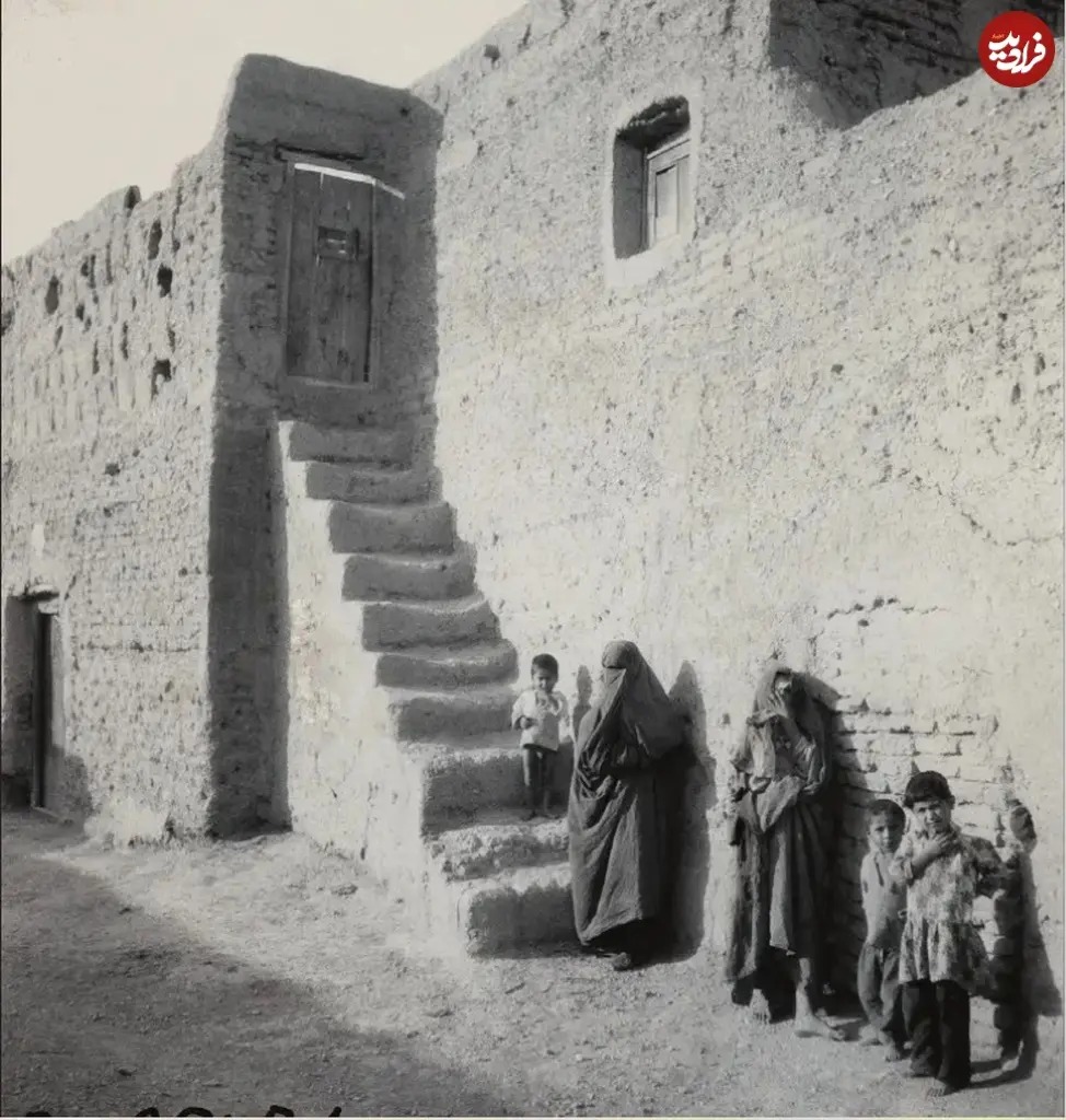پلکان جالب و باریک یک خانه در دامغان؛ حدود یک قرن قبل