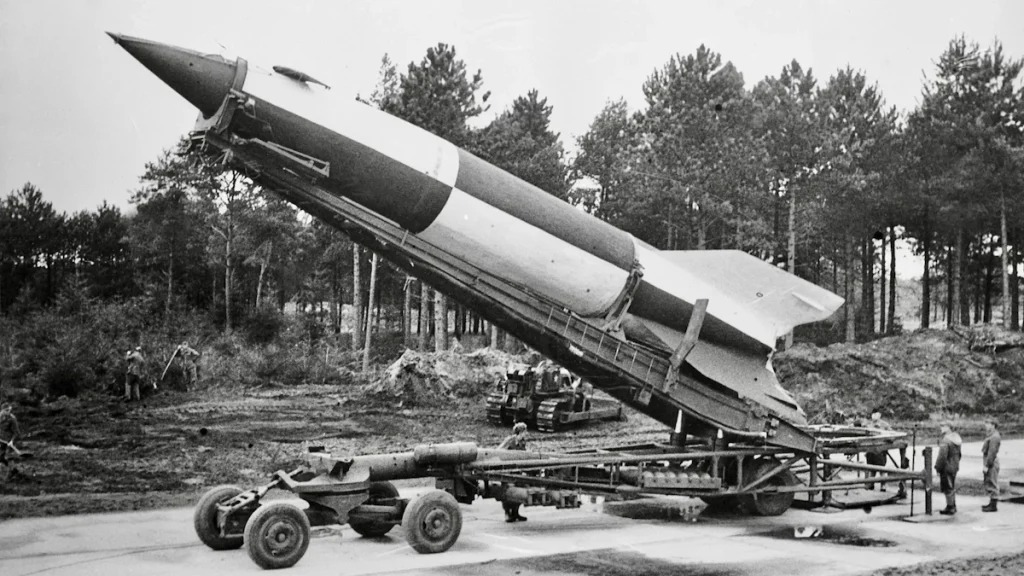 موشک معروف V-2 که آلمان در جنگ جهانی دوم