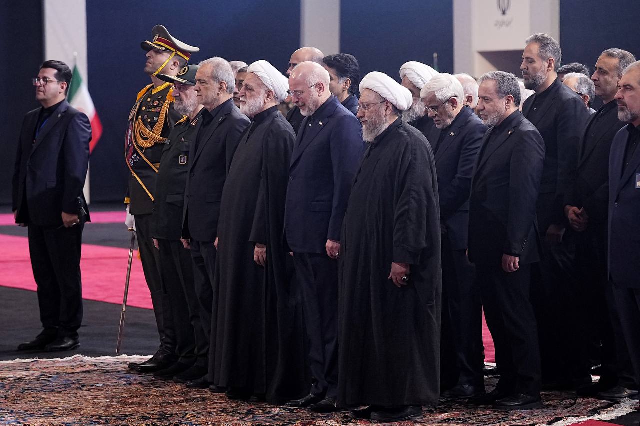 مراسم ادای احترام سران و مقامات کشورها و هیات های خارجی به رهبر شهید