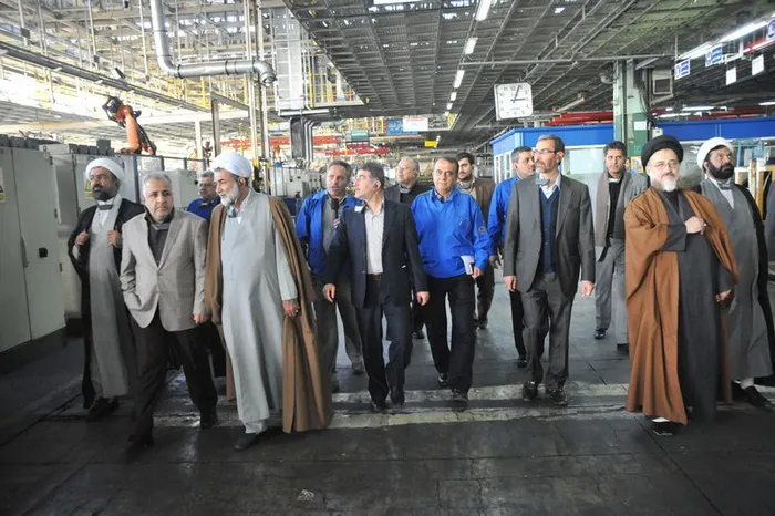 بازديد اعضاي كميسيون اصل 90 از ايران خودرو
