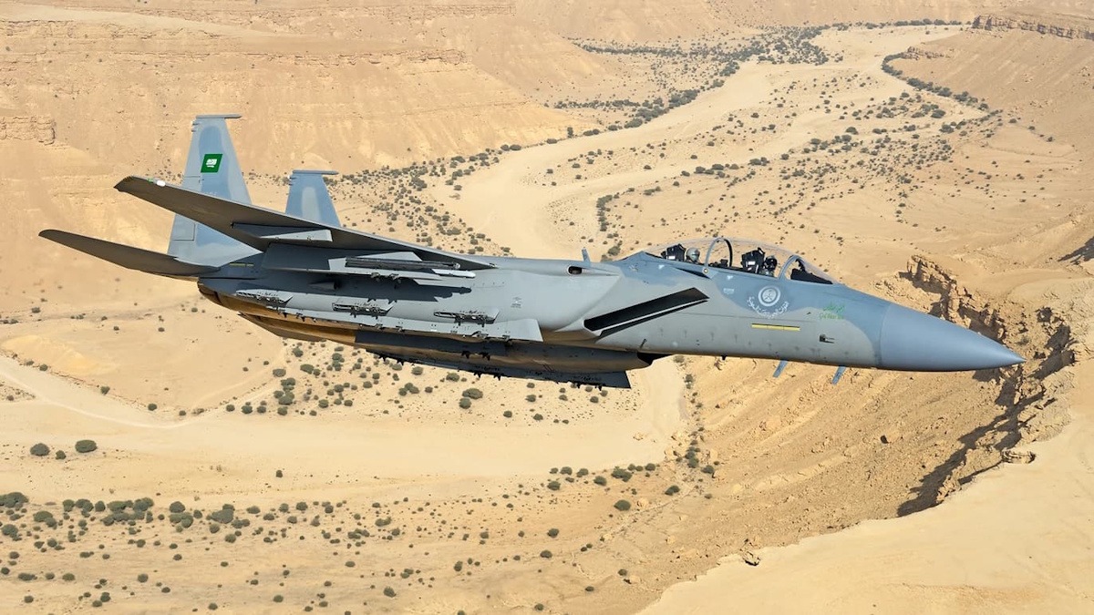 رویکرد متفاوت واشنگتن و ریاض به F-15؛ یکی بازنشسته می‌کند، دیگری میلیاردها دلار خرج ارتقا