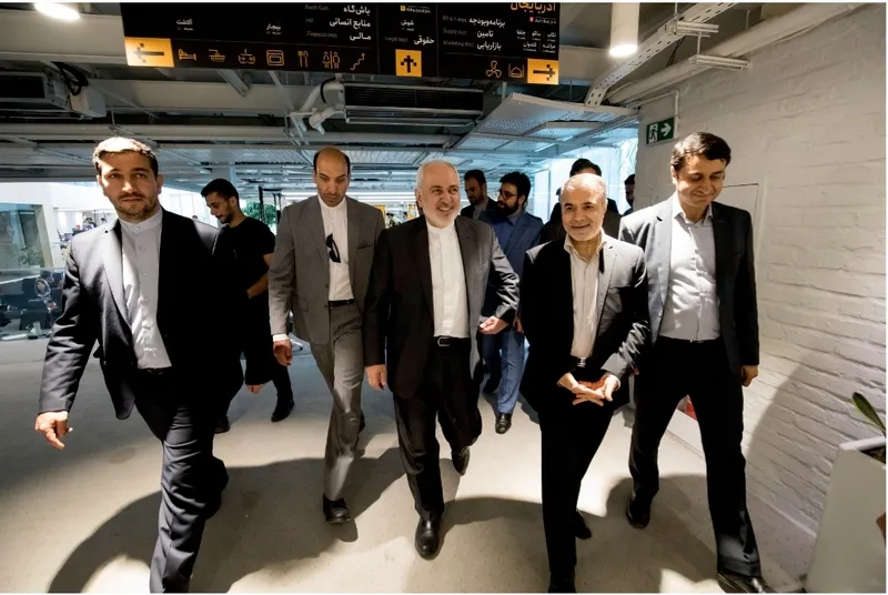 ظریف به روز اول آمد