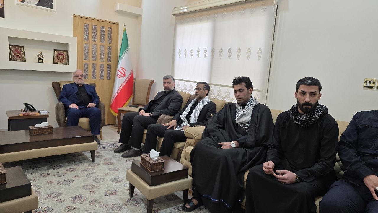 حضور فرماندهان الحشد الشعبی در کنسولگری ایران در بصره