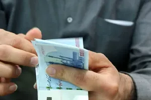 افزایش حقوق کارمندان دولت از فروردین اجرا می‌شود