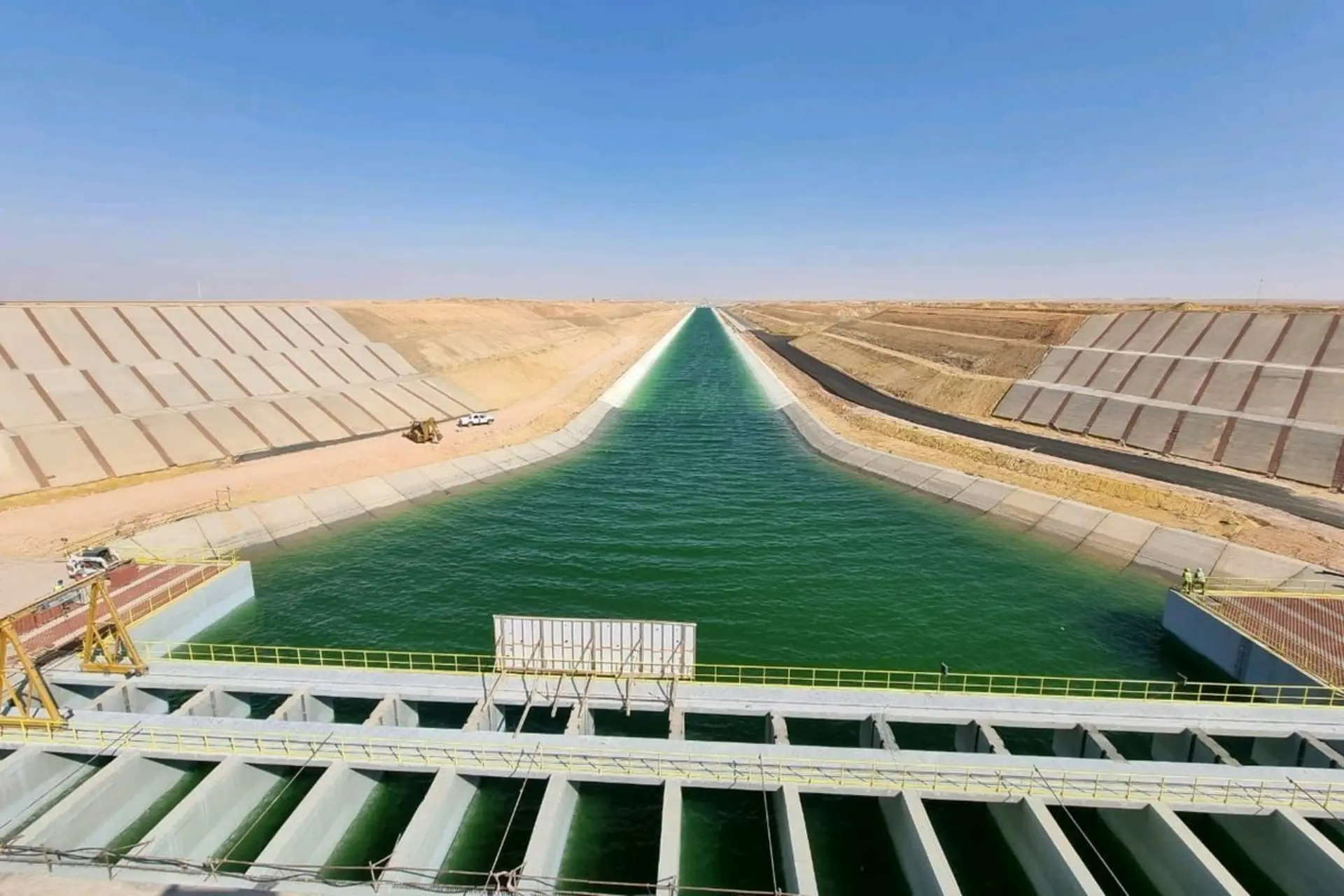 مهندسی انتقال آب به دل صحرا