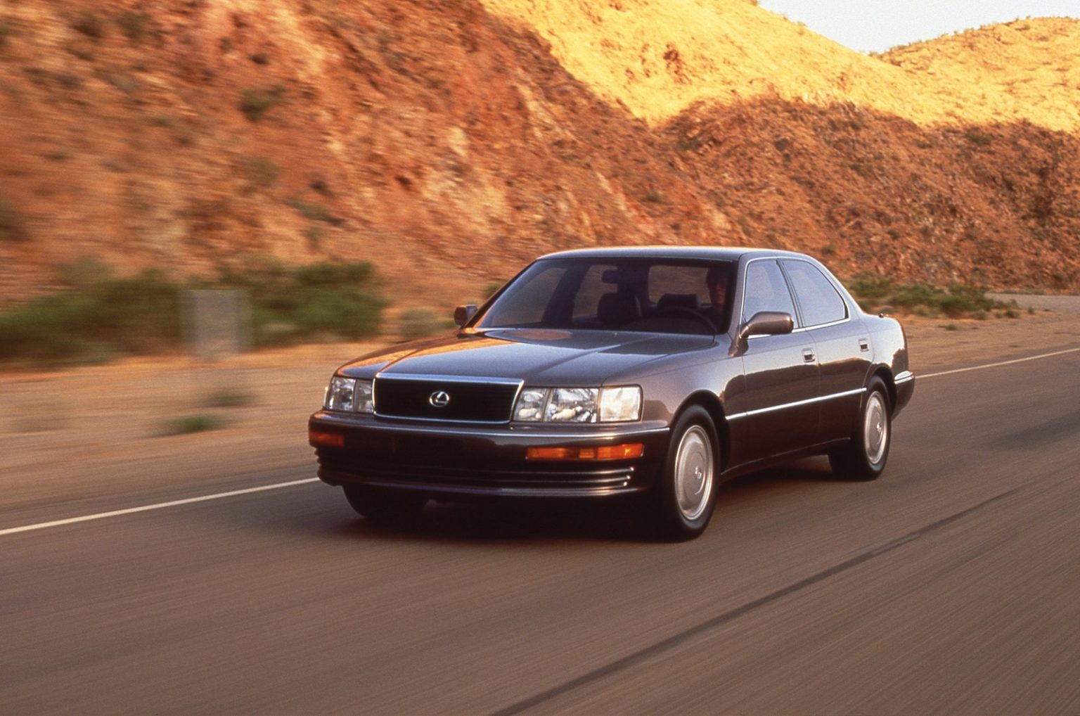 لکسوس ال اس (Lexus LS)