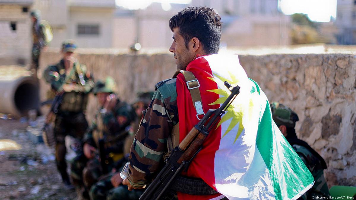 تجزیه طلبان  با پرچم کردستان بزرگ