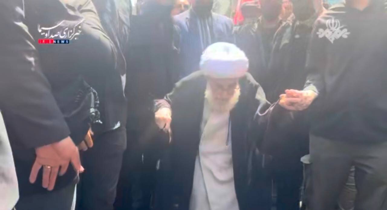 حضور آیت الله جنتی در مراسم تشییع پیکر رهبر شهید (عکس)