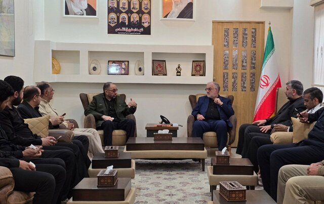 حضور فرماندهان الحشد الشعبی در کنسولگری ایران در بصره