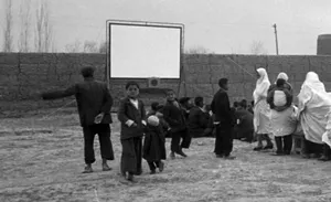 پخش فیلم برای مردم یک روستا؛ 75 سال قبل (عکس)