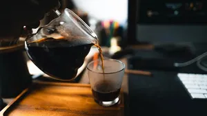 ۶ علامت پنهان اعتیاد به کافئین