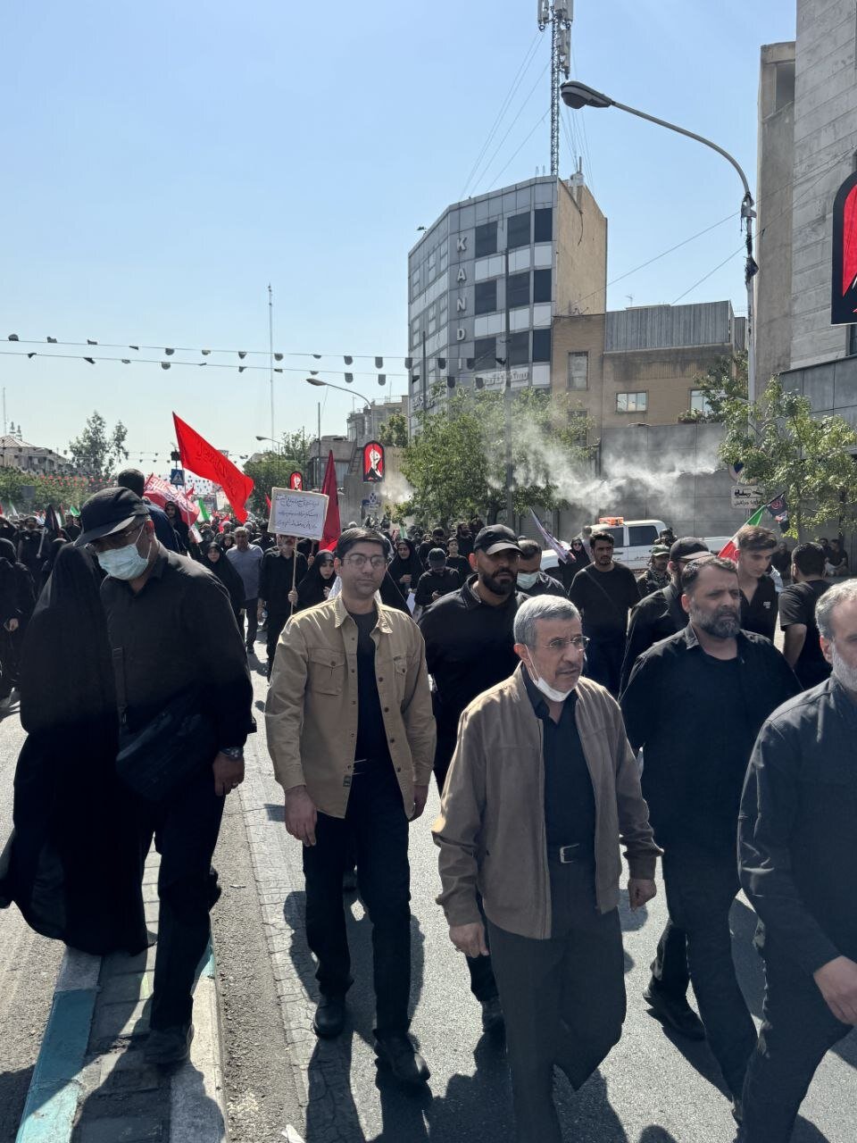 محمود احمدی نژاد در مراسم تشییع (عکس)
