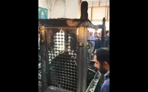 تصاویری از ضریح سبزقبا بعد از آتش سوزی و خاکستر شدن در ناآرامی‌های شهر دزفول