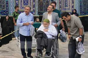 آخرین زیارت مرحوم اکبر عبدی در حرم امام رضا (ع)