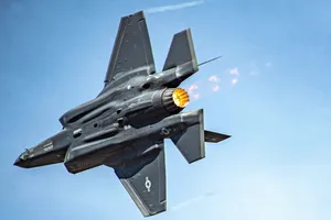 سرعت جنگنده آمریکایی F-35 Lightning II چقدر است؟ + مقایسه با سایر جنگنده‌ها