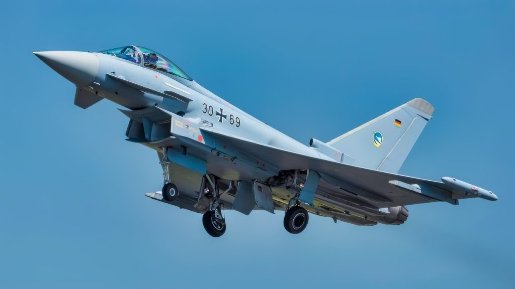 مقایسه Eurofighter Typhoon با جنگنده‌های آمریکایی F-15, F-16, و F/A-18