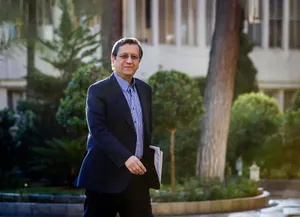 همتی: صندوق‌های سرمایه‌گذاری ارزی برای جذب منابع خرد راه‌اندازی می‌شوند