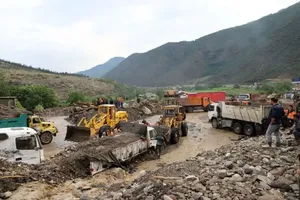 فشار بر محیط زیست مازندران برای آسفالت جاده جنگلی در «منطقه حفاظت شده آبشار»