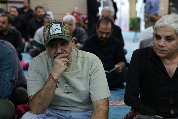 مراسم یادبود اکبر عبدی در مسجد بلال صداوسیما