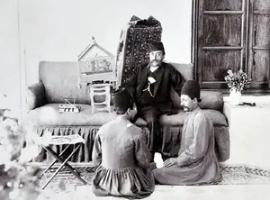 غش کردن «آبدارچی مظفرالدین شاه» و تلاش درباریان برای سرحال آوردن او(عکس)