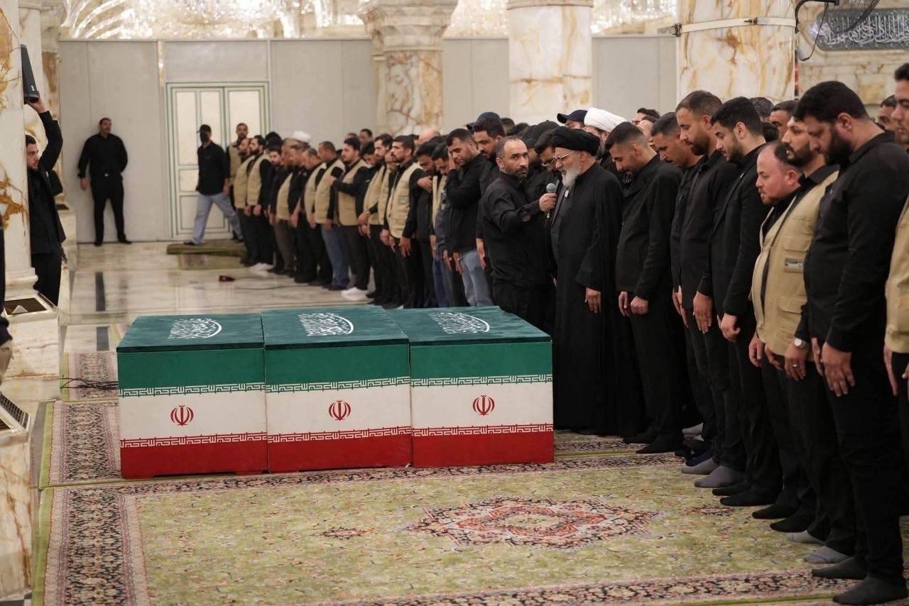 اقامه نماز بر پیکر شهدا در حرم امیر المومنین