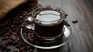 قهوه سیاه با معده خالی؛ بی‌خطر است یا باعث اسیدیته و ترش کردن معده می‌شود؟