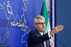 سخنگوی وزارت خارجه: دشمن با شمشیر آخته، برای صلح نیامده و در اینکه فرق ما را بشکافد، درنگ نمی‌کند