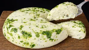 طرز تهیه پنیر بادام‌زمینی خانگی با ترکیبات ساده
