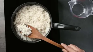 اگر برنج خام یا نپخته بود باید چیکار کنم؟