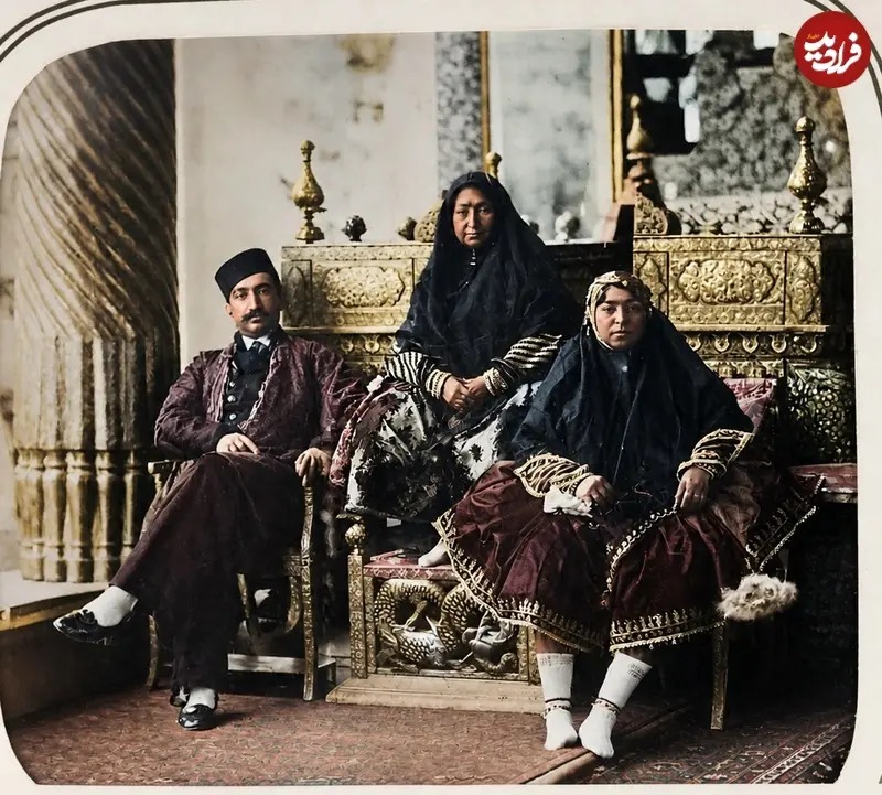 «مادر ناصرالدین شاه» در کنار دختر و پسرش