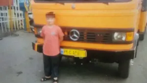 توقف کامیون باری با راننده ۹ ساله در آزادراه قم-کاشان