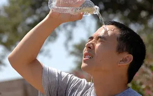 قدامات اولیه پزشکی هنگام گرمازدگی افراد در تجمعات انبوه