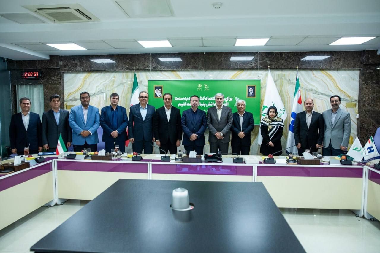 امضای تفاهم‌نامه تامین مالی نوین دانش‌بنیان بین بانک صادرات ایران و صندوق نوآوری و شکوفایی/سازندگی نوین با تاکید بر اقتصاد دیجیتال دانش‌بنیان؛ نقش محوری نظام بانکی در تثبیت اقتصاد پساجنگ