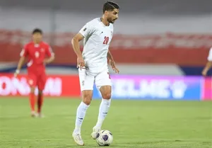 گل اول پرسپولیس به شمس‌آذر توسط محبی در دقیقه ۱۰