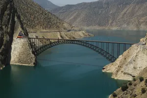 تصاویری از سرریز شدن سد کارون 4
