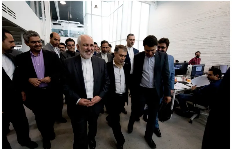 ظریف به روز اول آمد