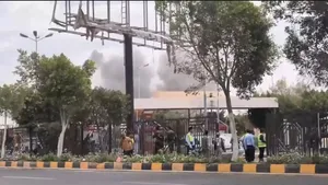 لحظات اولیه حملات هوایی عربستان سعودی به فرودگاه بین‌المللی صنعا