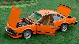 بازگشت به تاریخ BMW؛ دو خودروی کلاسیک با رنگ افسانه‌ای نارنجی اینکاها (+عکس)