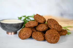طرز تهیه فلافل مرغ و نخود؛ یک طعم متفاوت و ترد